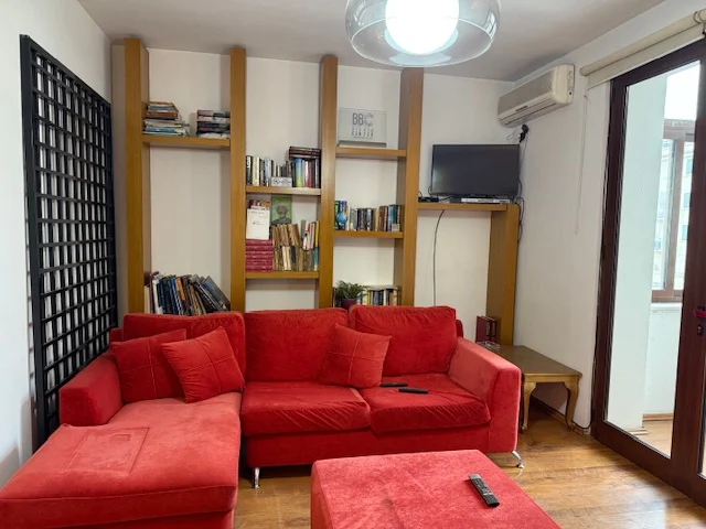 Tirane, jepet me qera apartament 2+1+Ballkon Kati 2, 85 m² 650 € (Bulevardi Zogu I)