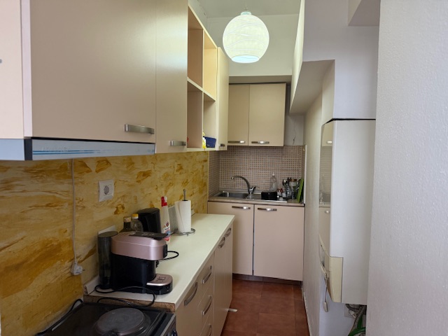 Tirane, jepet me qera apartament 2+1+Ballkon Kati 2, 85 m² 700 € (Bulevardi Zogu I)