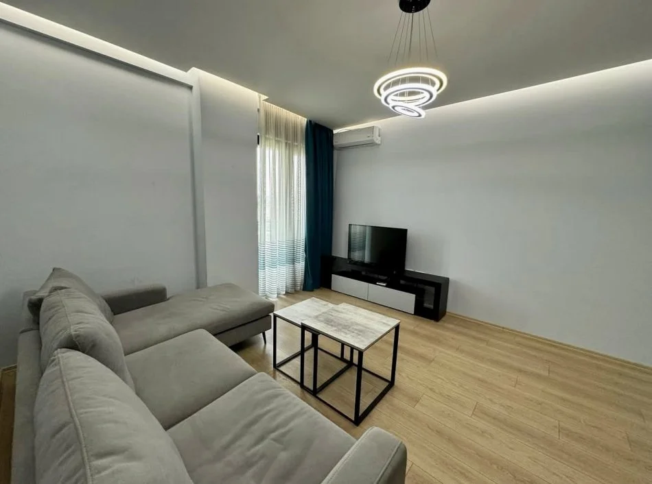 Tirane, jepet me qera apartament 1+1+Ballkon Kati 6, 500 m² 500 € (Rruga e Dibres)