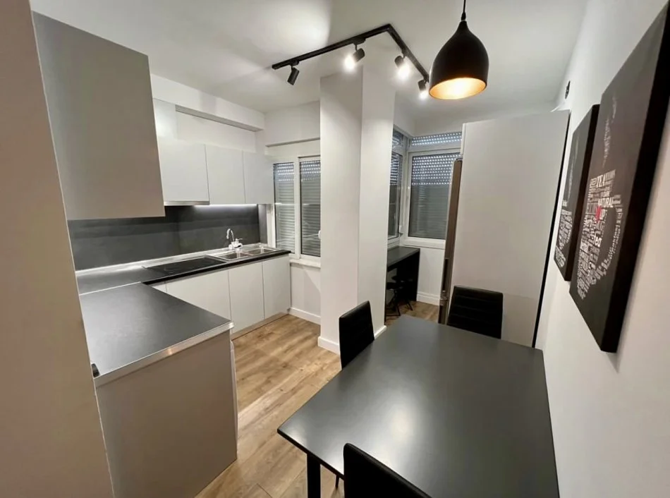 Tirane, jepet me qera apartament 1+1 Kati 11, 61 m² 700 € (Tish Daija)