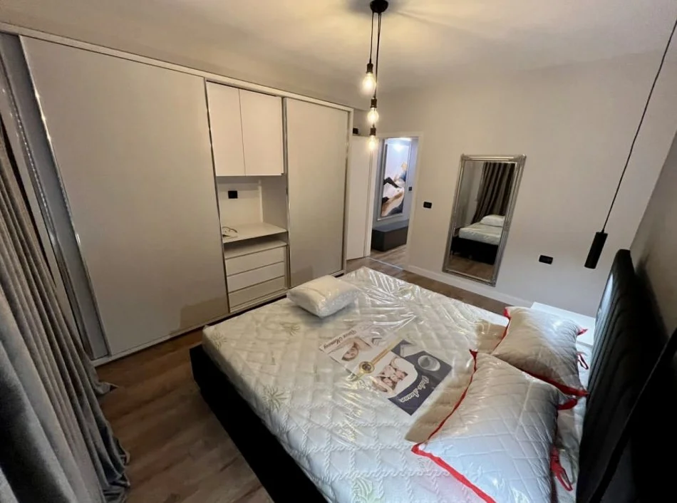 Tirane, jepet me qera apartament 1+1 Kati 11, 61 m² 700 € (Tish Daija)