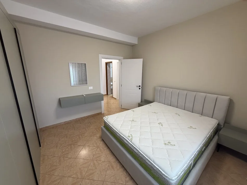 Tirane, jepet me qera apartament 1+1+Ballkon , 60 m² 550 € (Prokuroria)