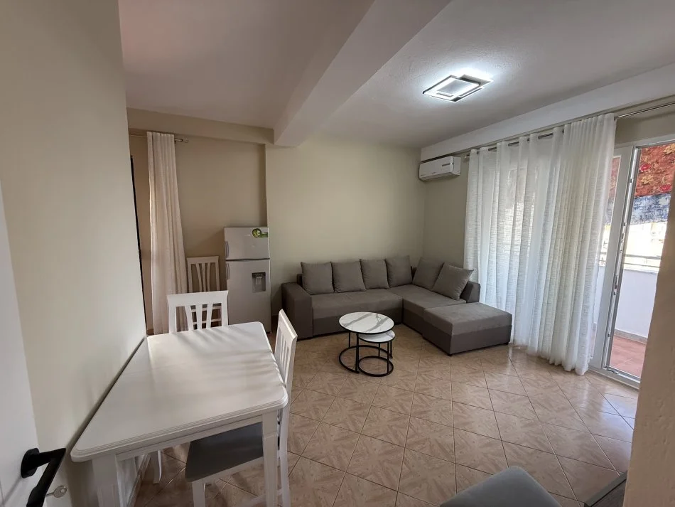 Tirane, jepet me qera apartament 1+1+Ballkon , 60 m² 550 € (Prokuroria)