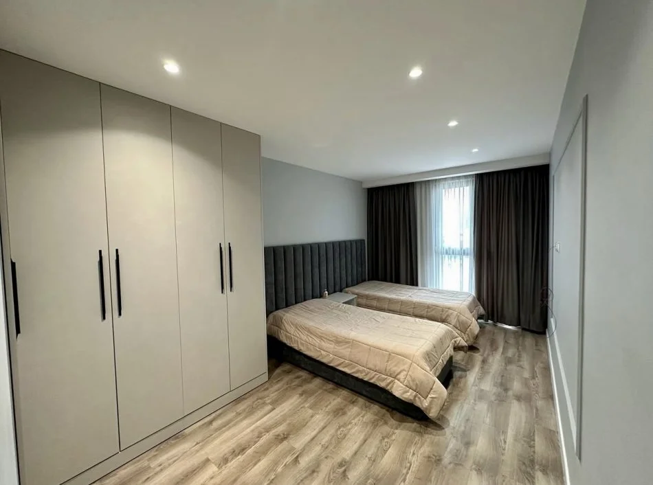 Tirane, jepet me qera apartament 2+1 Kati 4, 90 m² 800 € (Rruga e Dibres)