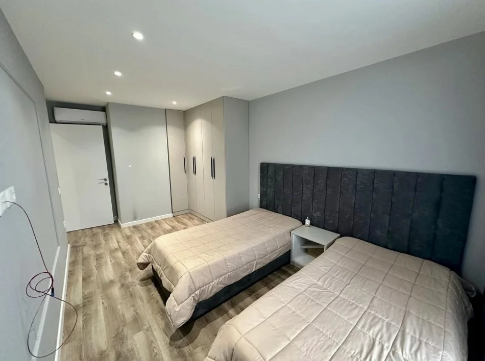 Tirane, jepet me qera apartament 2+1 Kati 4, 90 m² 800 € (Rruga e Dibres)