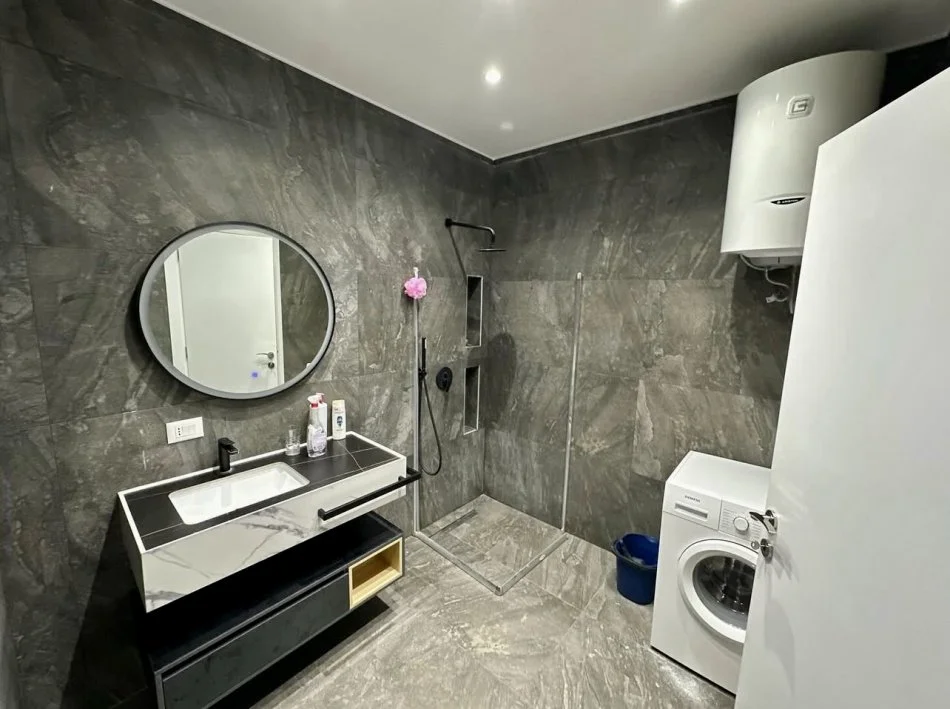 Tirane, jepet me qera apartament 2+1 Kati 4, 90 m² 800 € (Rruga e Dibres)