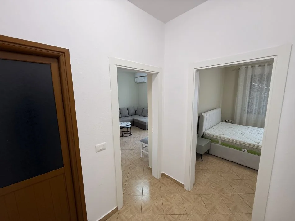 Tirane, jepet me qera apartament 1+1+Ballkon , 60 m² 550 € (Prokuroria)