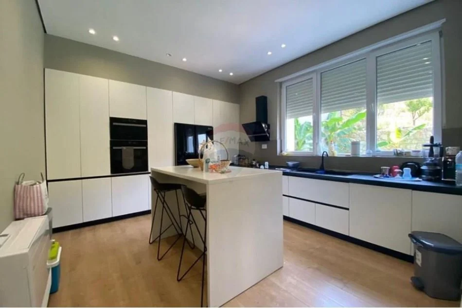 Tirane, jepet me qera Vile 2 Katshe , 500 m² 3.001 € (QIRA VILE TEK SECRET GARDEN!)