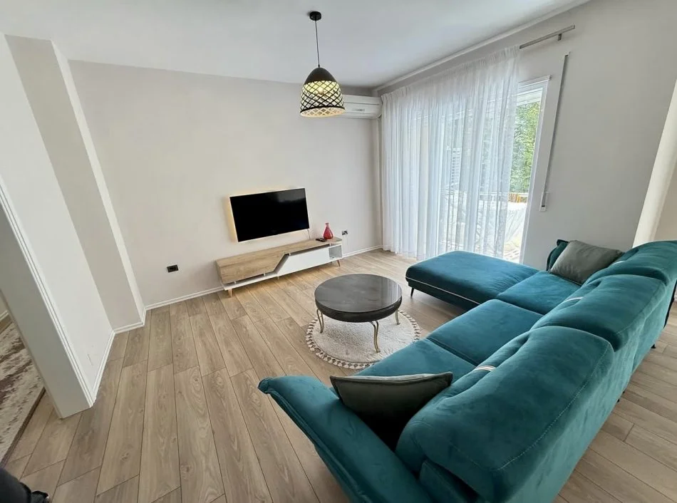 📣 QERA SUPER Apartament 2+1 Me 2 Tualete 📍 Prane Piceri Pavarotit , Tek Kopeshti Botanik ✨