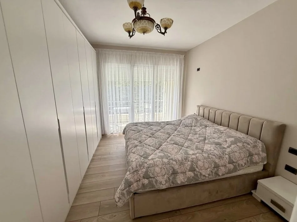 📣 QERA SUPER Apartament 2+1 Me 2 Tualete 📍 Prane Piceri Pavarotit , Tek Kopeshti Botanik ✨