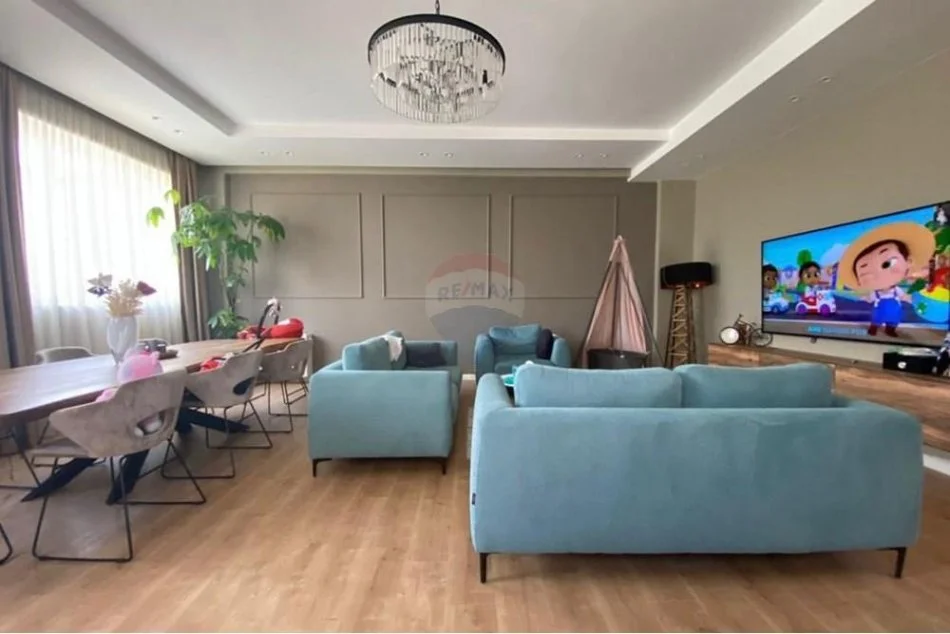 Tirane, jepet me qera Vile 2 Katshe , 500 m² 3.001 € (QIRA VILE TEK SECRET GARDEN!)