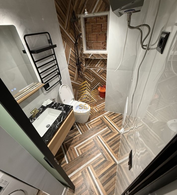 Tirane, jepet me qera apartament 1+1+Ballkon Kati 1, 70 m² 650 € (Rruga Peti)