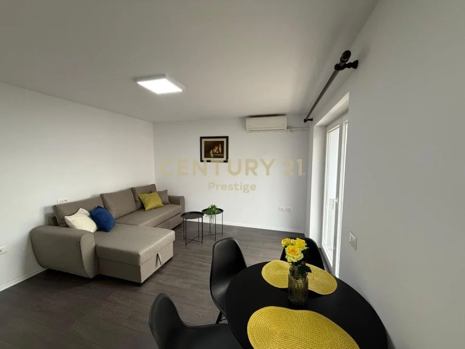 Tirane, jepet me qera apartament 1+1 Kati 1, 58 m² 500 € (Rruga Bardhyl)