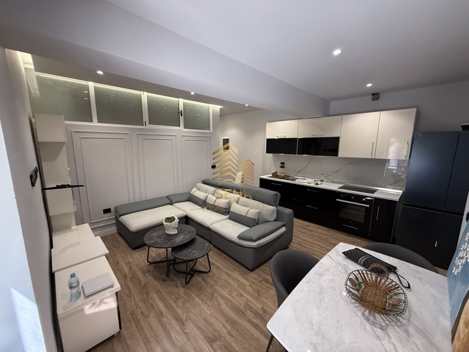 Tirane, jepet me qera apartament 1+1+Ballkon Kati 1, 70 m² 650 € (Rruga Peti)
