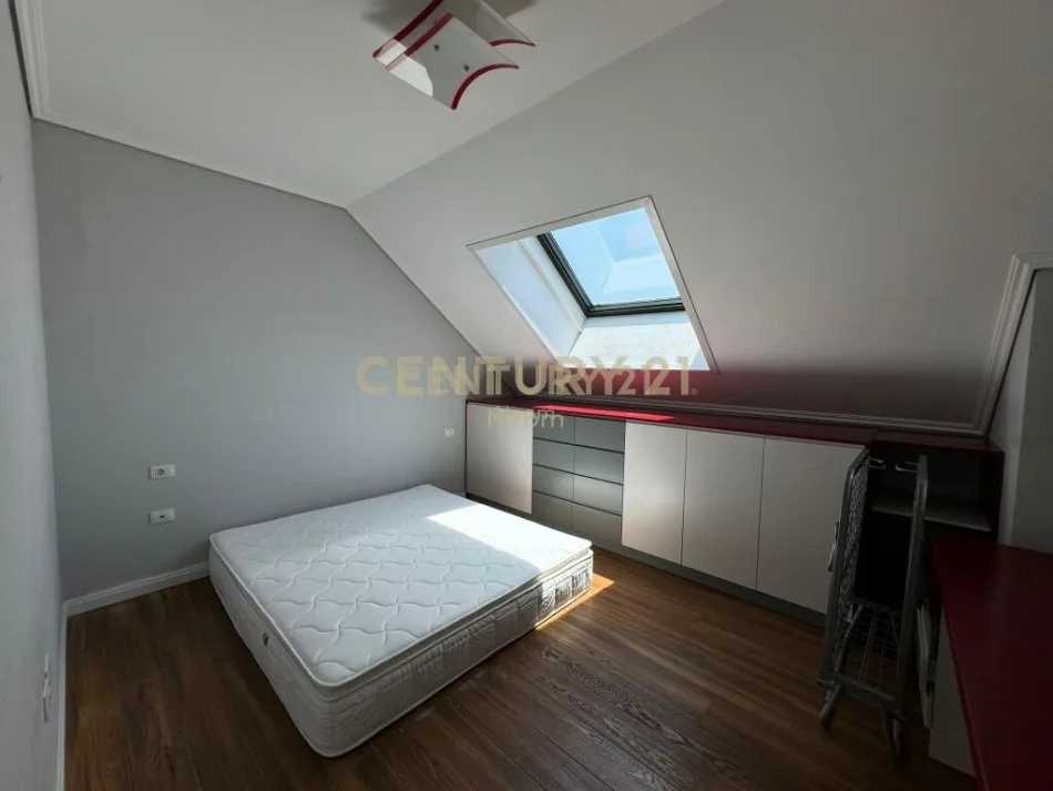 Tirane, jepet me qera apartament duplex 2+1+Aneks+Ballkon Kati 4, 148 m² 1.500 € 