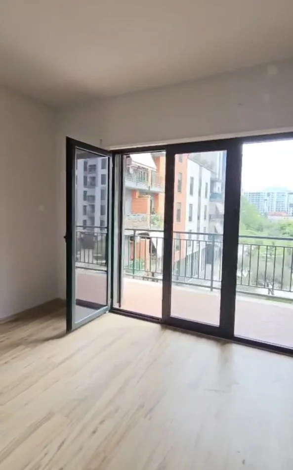 Tirane, jepet me qera apartament 1+1+Ballkon Kati 2, 75 m² 450 € (Green City Astir)