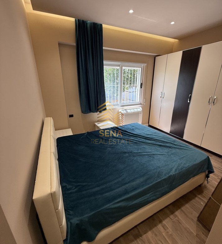 Tirane, jepet me qera apartament 1+1+Ballkon Kati 1, 70 m² 650 € (Rruga Peti)