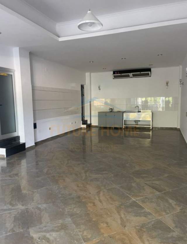 Tirane, jepet me qera ambjent biznesi Kati 0, 70 m² 600 Euro (Pran Spitalit Traumes)