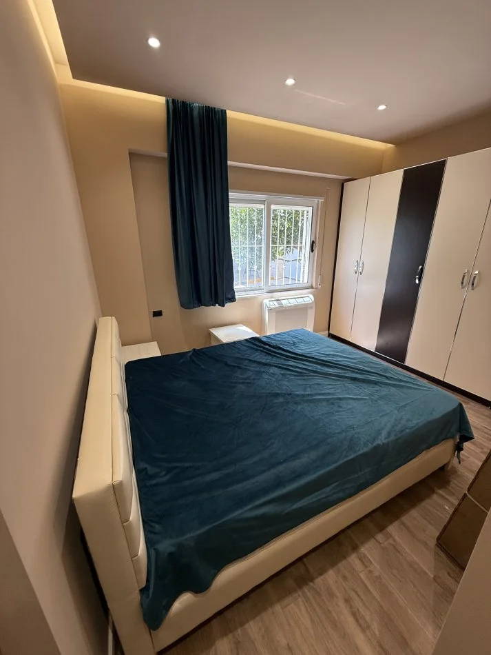Tirane, jepet me qera apartament 2+1+Ballkon Kati 1, 70 m² 650 € (Rruga Peti)