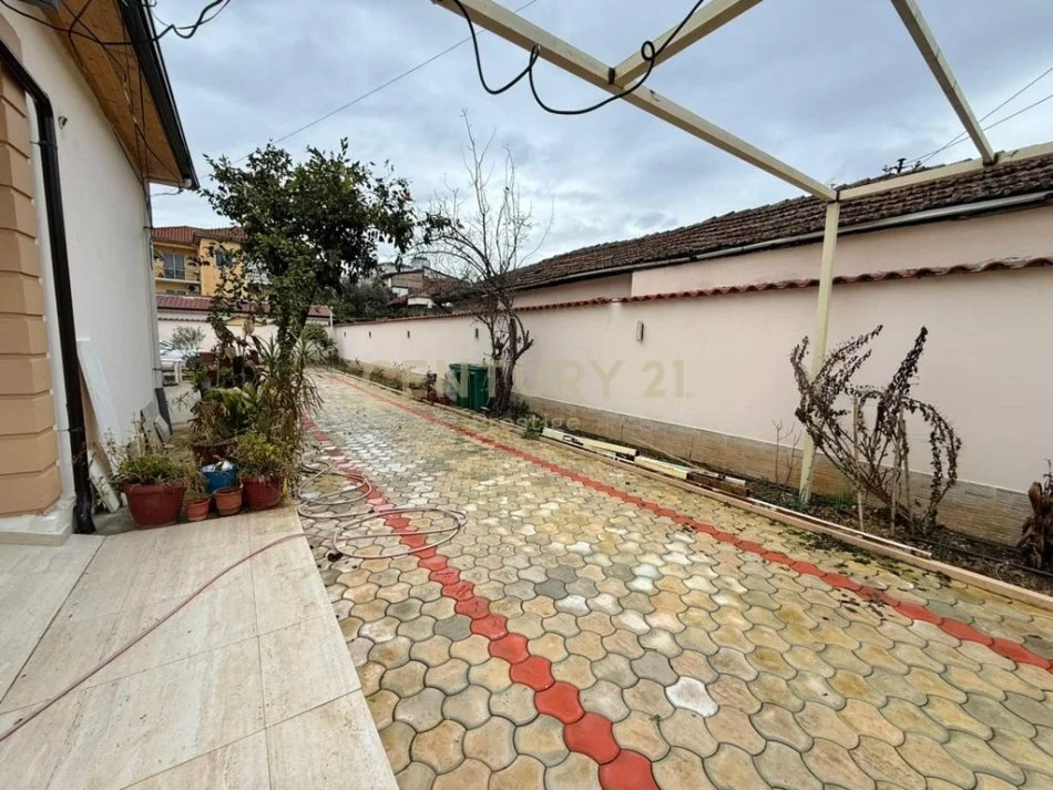 Tirane, jepet me qera Vile 2 Katshe Kati 2, 160 m² 1.500 € 