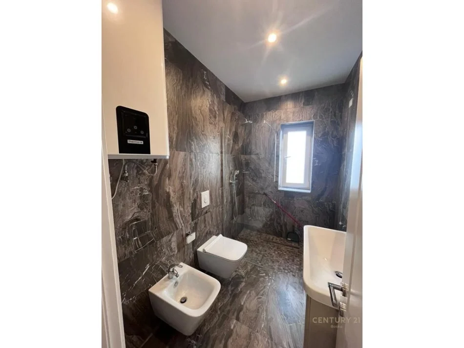 Tirane, jepet me qera apartament 1+1+Aneks+Ballkon Kati 4, 56 m² 600 € 