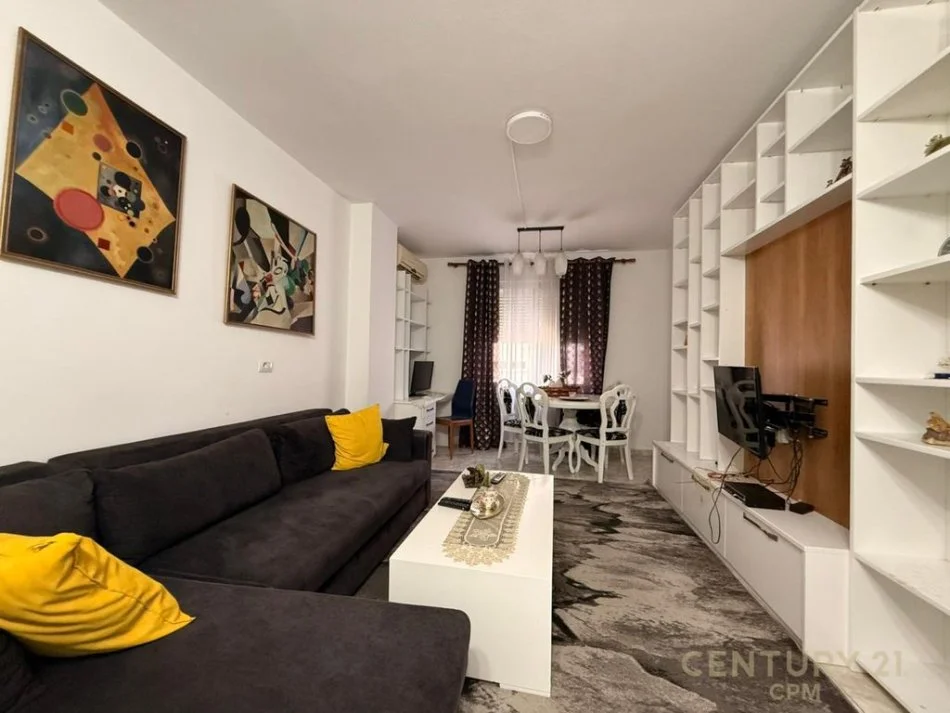 Tirane, jepet me qera apartament 1+1 Kati 6, 70 m² 600 € (Komuna e Parisit)