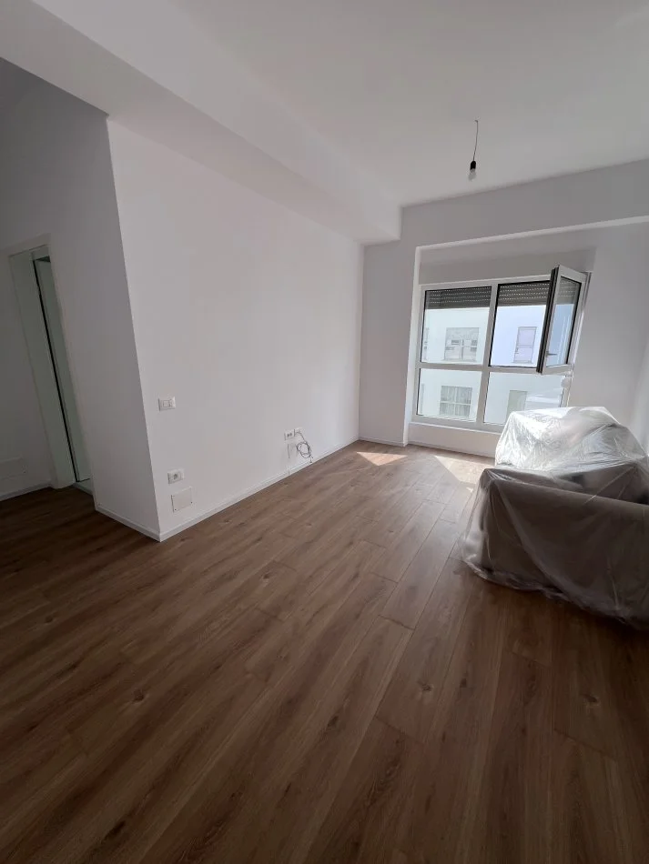 Tirane, jepet me qera apartament 1+1+Ballkon Kati 5, 52 m² 400 € (Ali Demi)