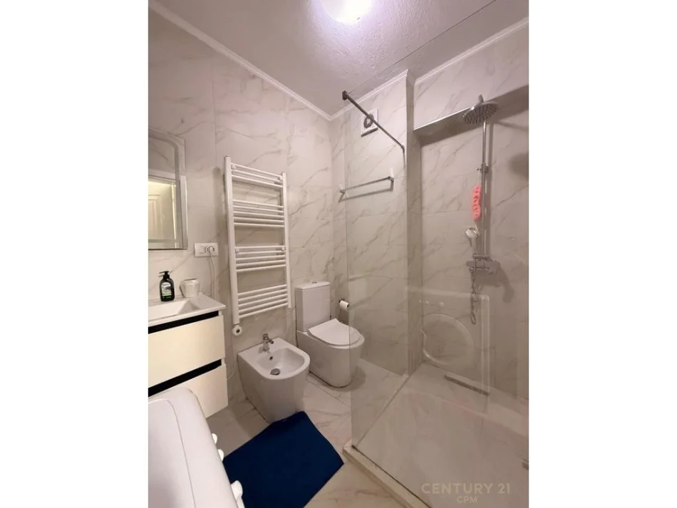 Tirane, jepet me qera apartament 1+1 Kati 6, 70 m² 600 € (Komuna e Parisit)