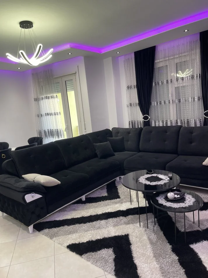 Tirane, jepet me qera apartament 2+1+Ballkon Kati 4, 110 m² 750 € 