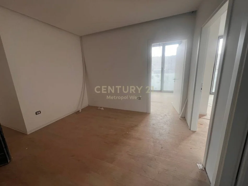 Tirane, jepet me qera ambjent biznesi Kati 1, 140 m² 1.700 € (Materniteti i ri)