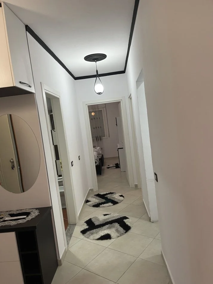 Tirane, jepet me qera apartament 2+1+Ballkon Kati 4, 110 m² 750 € 