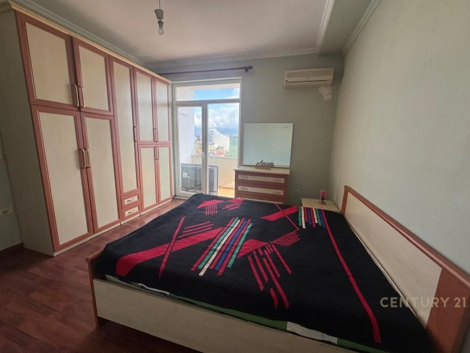 Tirane, jepet me qera apartament 2+1 Kati 9, 110 m² 800 € (Bllok)