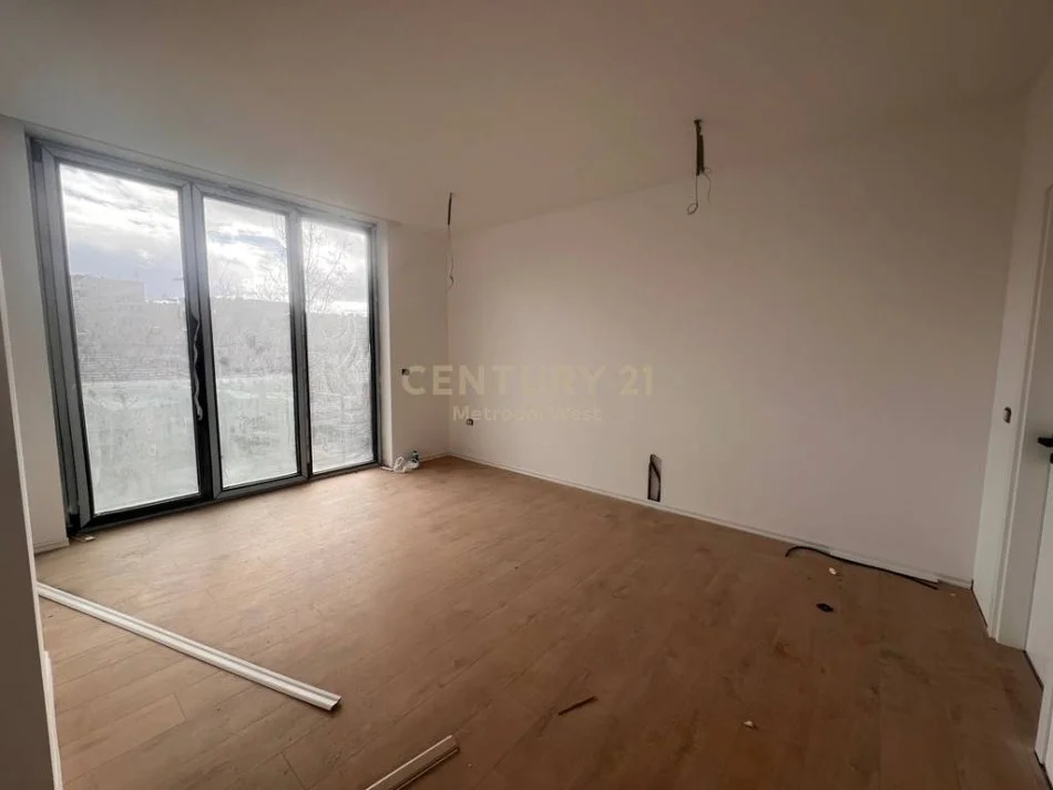 Tirane, jepet me qera ambjent biznesi Kati 1, 140 m² 1.700 € (Materniteti i ri)