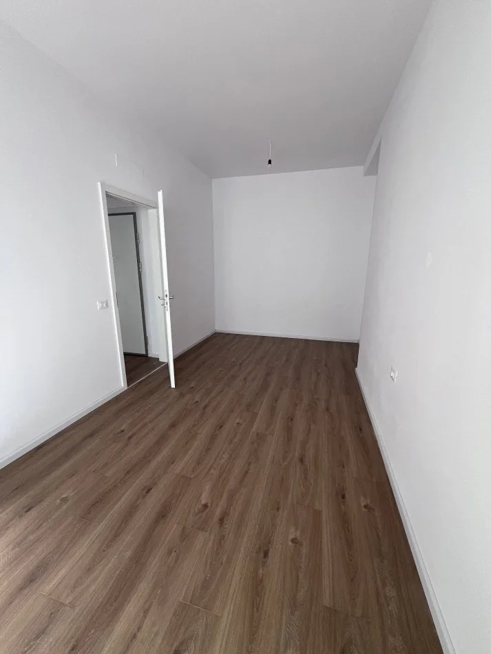Tirane, jepet me qera apartament 1+1+Ballkon Kati 5, 52 m² 400 € (Ali Demi)