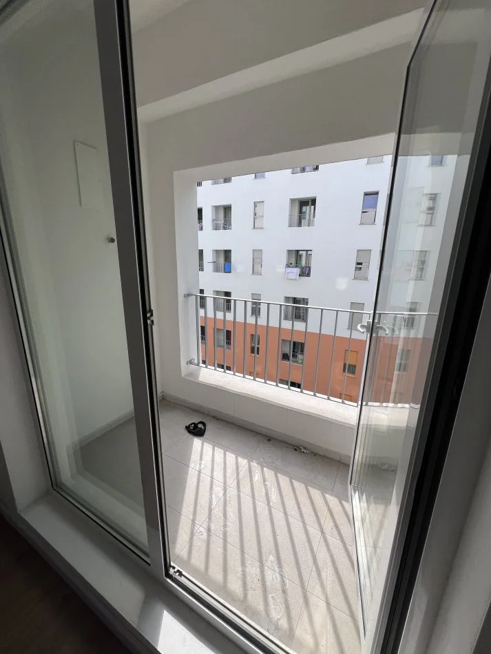Tirane, jepet me qera apartament 1+1+Ballkon Kati 5, 52 m² 400 € (Ali Demi)