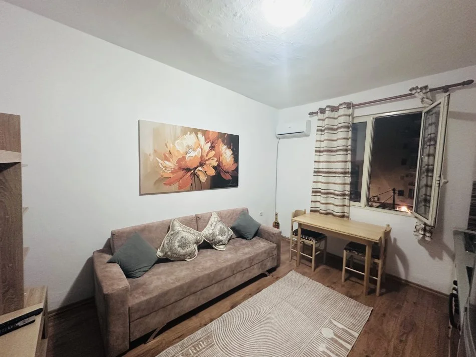 Tirane, jepet me qera apartament 2+1+Ballkon Kati 4, 87 m² 500 € (21 Dhjetori)