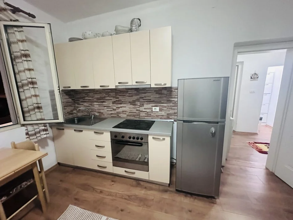 Tirane, jepet me qera apartament 2+1+Ballkon Kati 4, 87 m² 500 € (21 Dhjetori)