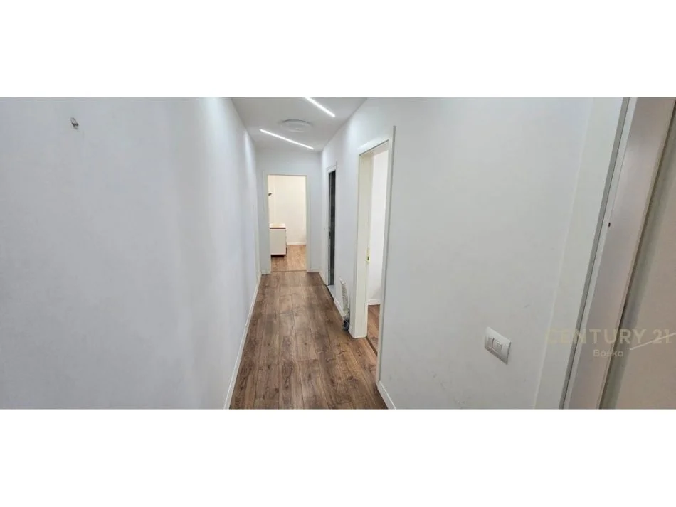 Tirane, jepet me qera apartament 2+1 Kati 2, 89 m² 800 € (Square 21)