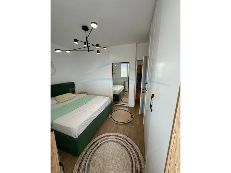 Tirane, shitet apartament 2+1+Ballkon Kati 7, 135.000 € (Fusha E Aviacionit)