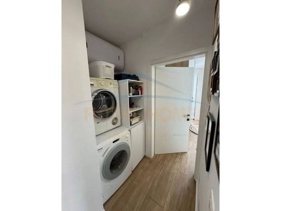 Tirane, shitet apartament 2+1+Ballkon Kati 7, 135.000 € (Fusha E Aviacionit)