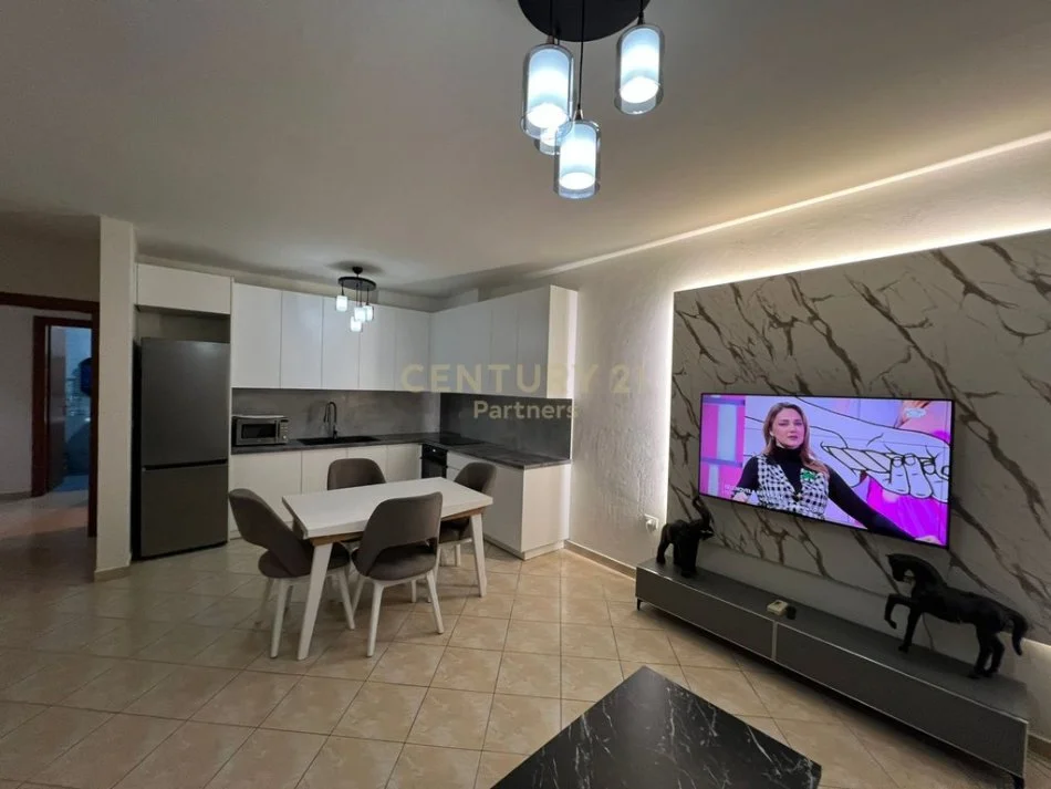 Tirane, jepet me qera apartament 2+1+Ballkon Kati 6, 114 m² 800 € (Ish Parku)