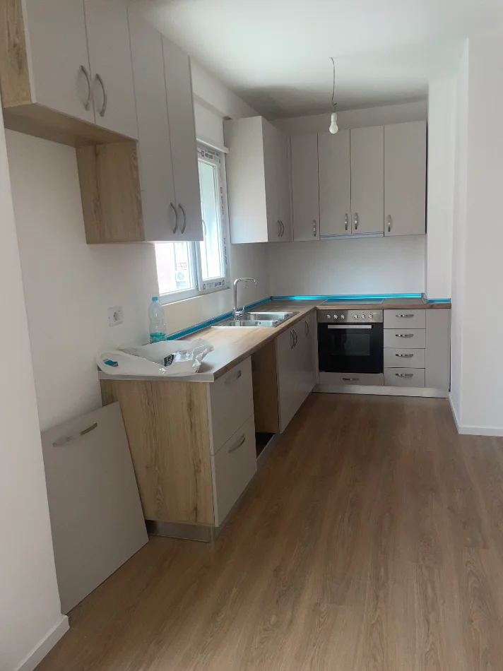 Tirane, jap me qera apartament 1+1 Kati 3, 90 m² 450 € (Selite)