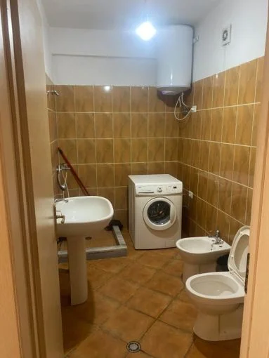 Tirane, jepet me qera apartament 1+1 Kati 4, 68 m² 300 € 