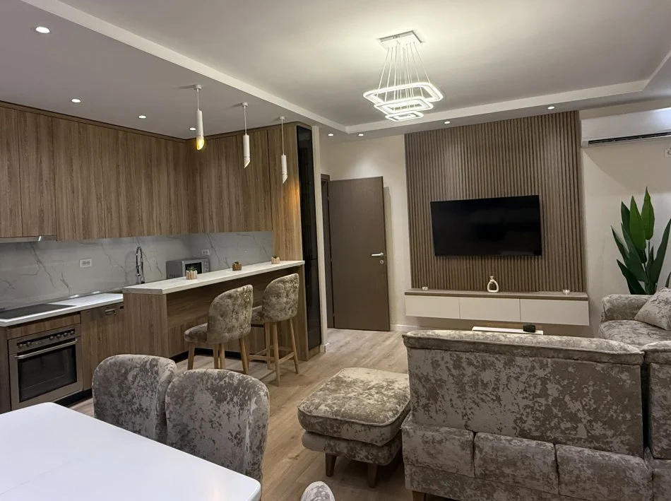 Tirane, jepet me qera apartament 2+1+Aneks+Ballkon Kati 2, 130 m² 750 € (Liqeni thate)