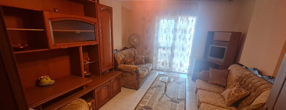 Tirane, jepet me qera apartament 2+1+Ballkon Kati 2, 100 m² 500 € (Rr Dritan Hoxha, prane ZKM)