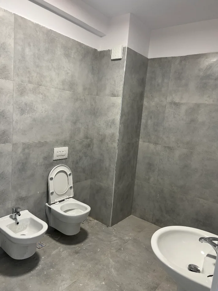 Tirane, jepet me qera apartament 1+1 , 83 m² 400 € 
