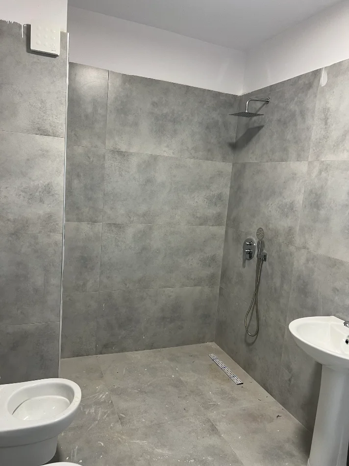 Tirane, jepet me qera apartament 1+1 , 83 m² 400 € 