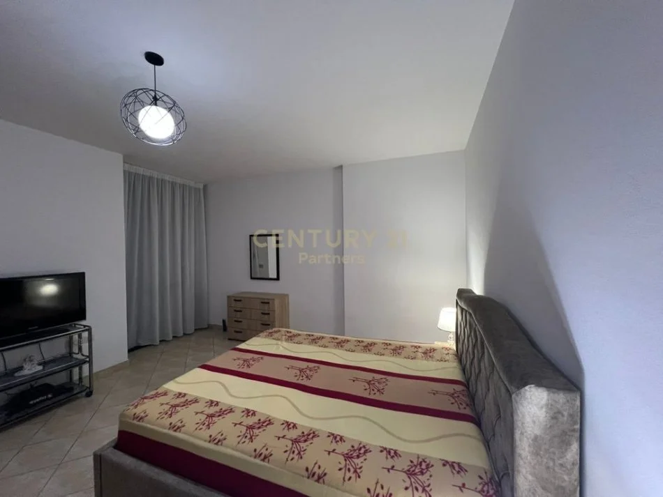 Tirane, jepet me qera apartament 2+1+Ballkon Kati 6, 114 m² 800 € (Ish Parku)