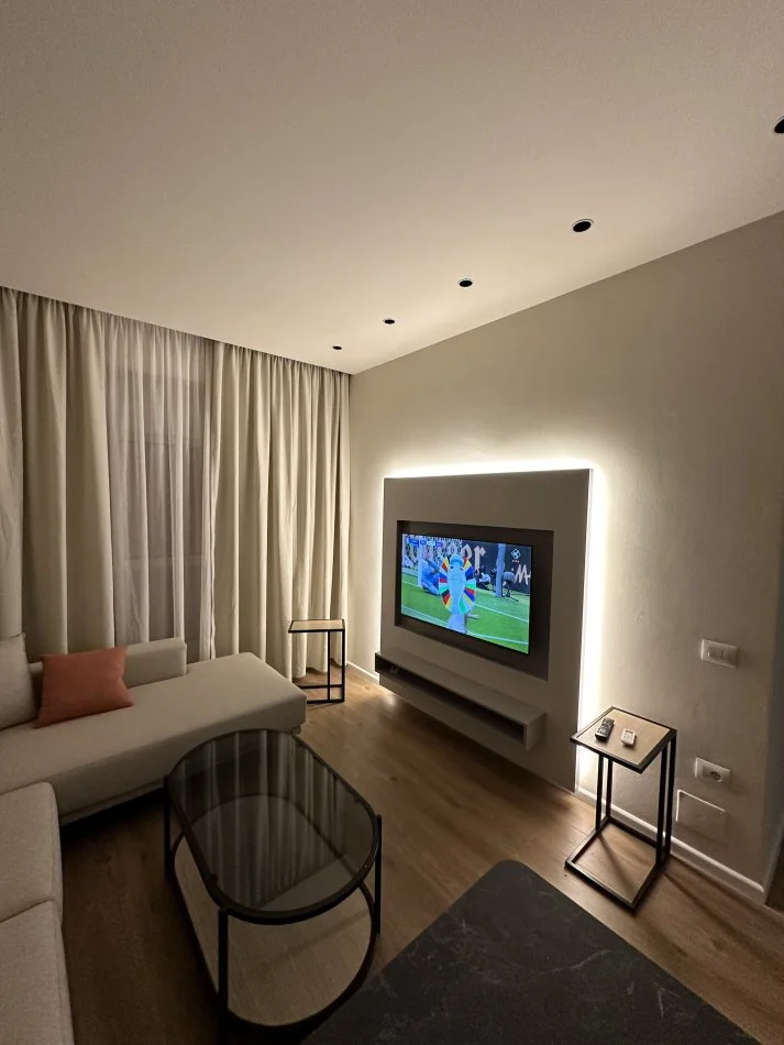 Jepet me qera apartament modern 1+1, kati 7-te me ashensor, NË REZIDENCEN KAIMI, TIRANË