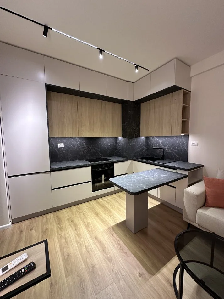 Jepet me qera apartament modern 1+1, kati 7-te me ashensor, NË REZIDENCEN KAIMI, TIRANË
